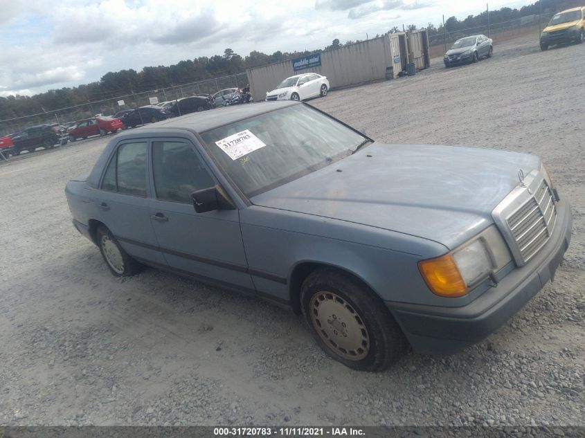 WDBEA26D6HA381088 Mercedes-benz 260 Photo 1