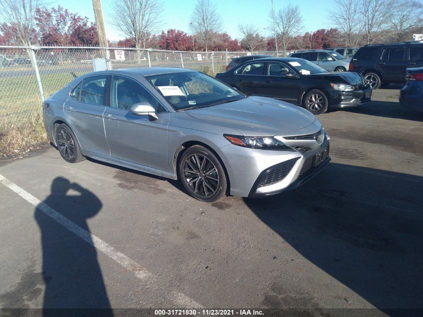 Auction sale of the 2021 TOYOTA CAMRY , vin: 4T1G11BK1MU031560, lot number: 31721830