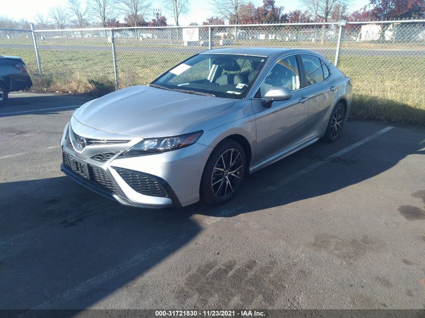Auction sale of the 2021 TOYOTA CAMRY , vin: 4T1G11BK1MU031560, lot number: 31721830