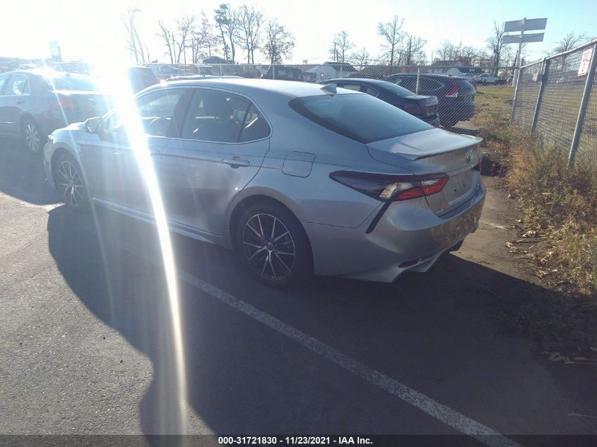Auction sale of the 2021 TOYOTA CAMRY , vin: 4T1G11BK1MU031560, lot number: 31721830