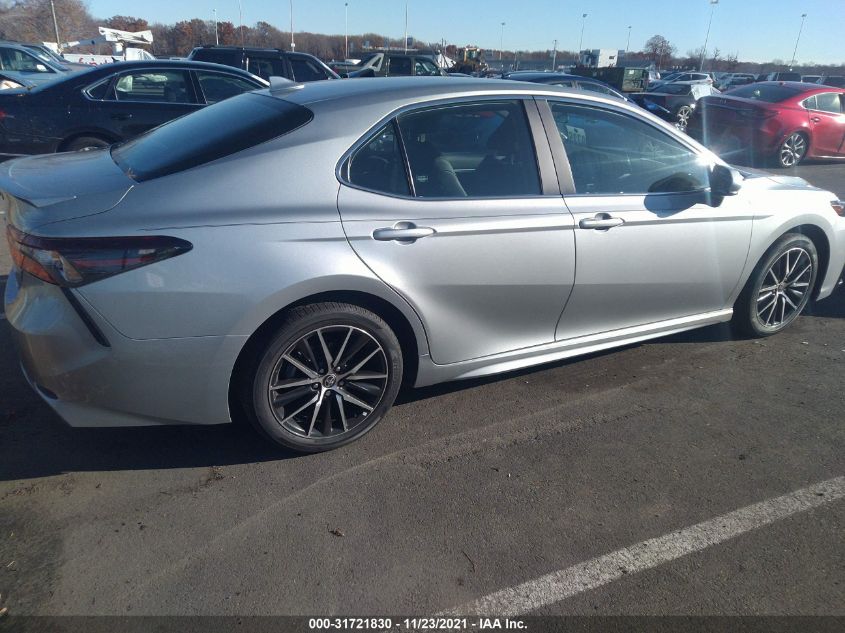 Auction sale of the 2021 TOYOTA CAMRY , vin: 4T1G11BK1MU031560, lot number: 31721830
