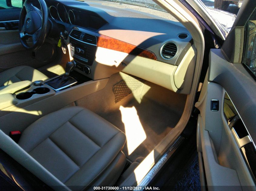 2013 MERCEDES-BENZ C-CLASS C 300 WDDGF8AB4DG136596
