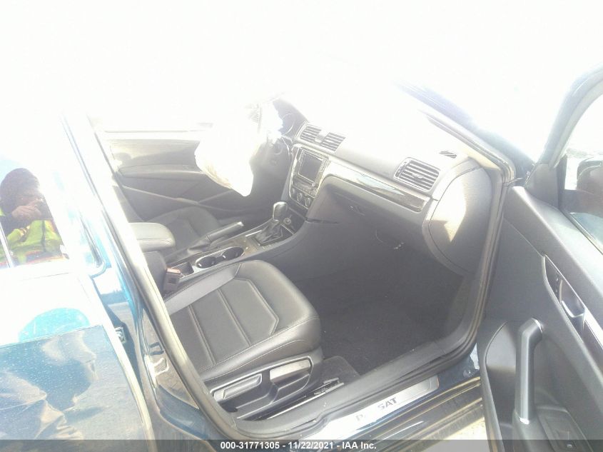 2018 VOLKSWAGEN PASSAT 2.0T SE 1VWBA7A33JC008033