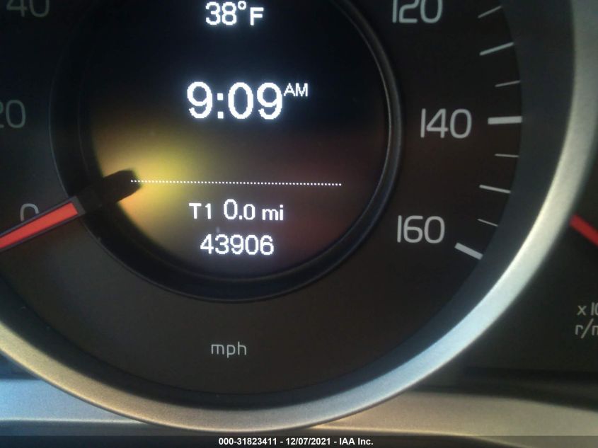 2017 VOLVO XC60 YV440MDJXH2195730