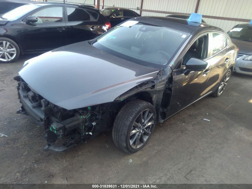 2018 MAZDA MAZDA3 4-DOOR TOURING 3MZBN1V32JM210551