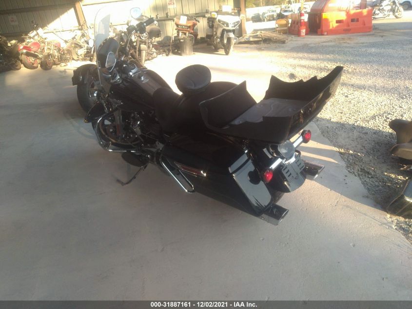 2017 HARLEY-DAVIDSON FLHR ROAD KING 1HD1FBC16HB639405