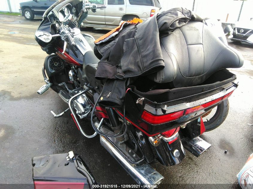 2011 HARLEY-DAVIDSON FLHTCUSE6 1HD1PR834BB955652