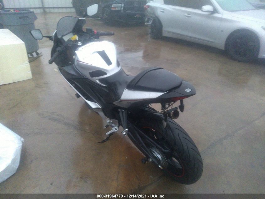 2020 YAMAHA YZFR3 A MH3RH18Y5LK003955