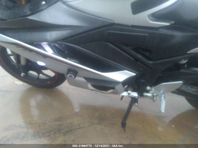 2020 YAMAHA YZFR3 A MH3RH18Y5LK003955
