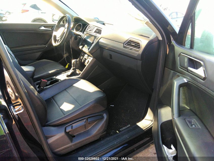 2018 VOLKSWAGEN TIGUAN SEL/SE 3VV3B7AXXJM067636