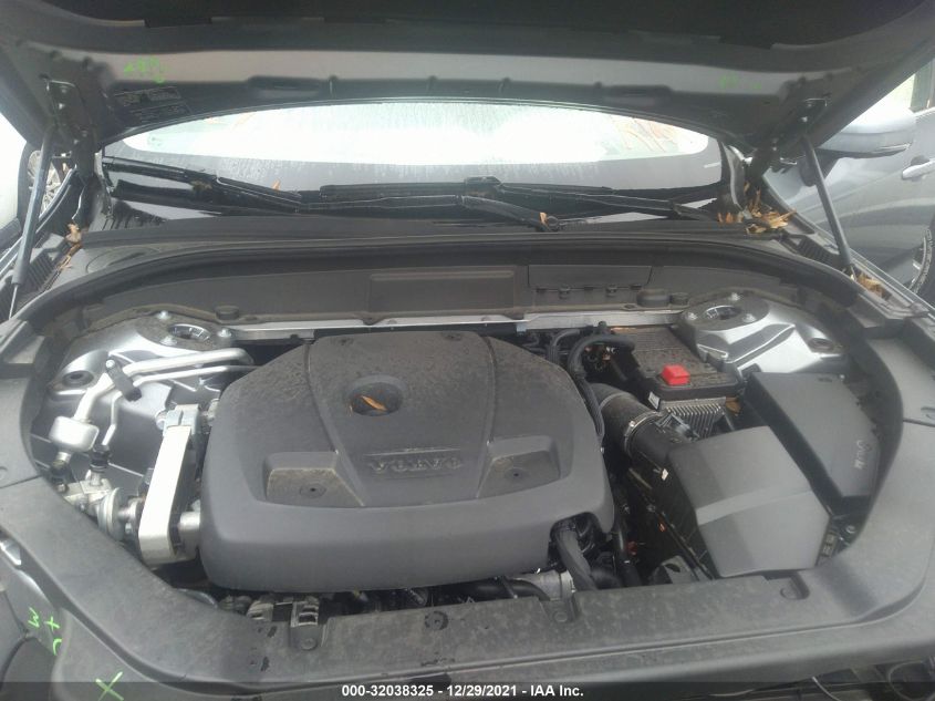 2018 VOLVO XC60 MOMENTUM LYV102RK1JB106255