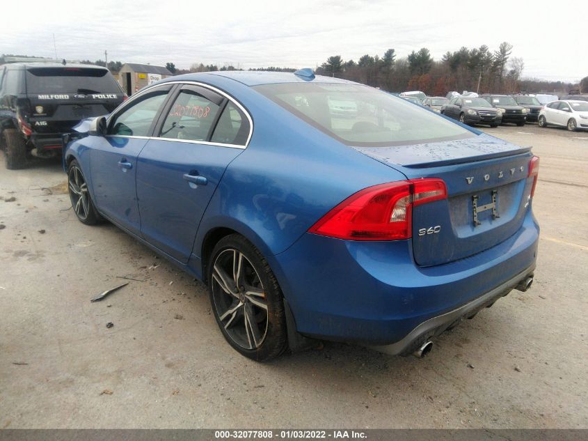 2017 VOLVO S60 R-DESIGN PLATINUM YV149MTS9H2422404