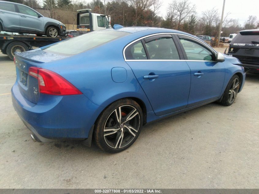 2017 VOLVO S60 R-DESIGN PLATINUM YV149MTS9H2422404