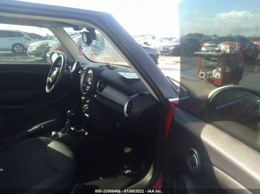 2013 MINI COOPER HARDTOP WMWSU3C52DT689529