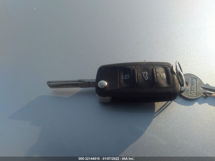 2013 VOLKSWAGEN PASSAT S 1VWAP7A31DC141517