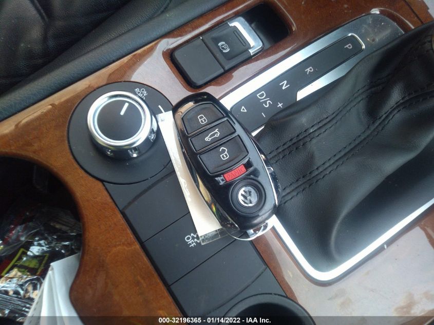2013 VOLKSWAGEN TOUAREG LUX WVGEF9BP8DD011888