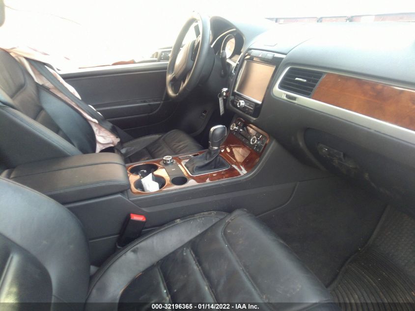 2013 VOLKSWAGEN TOUAREG LUX WVGEF9BP8DD011888