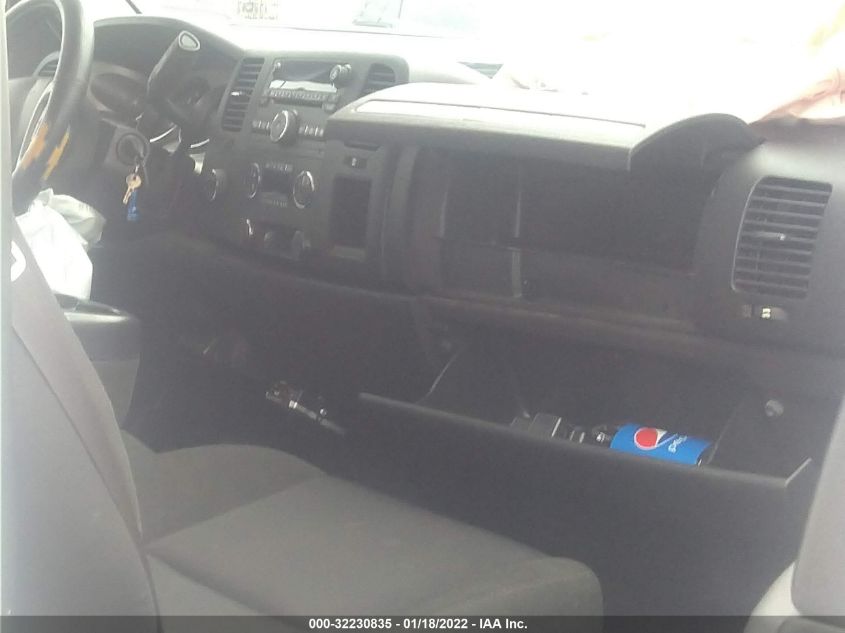 2013 CHEVROLET SILVERADO 1500 LT 1GCRKSE74DZ194021