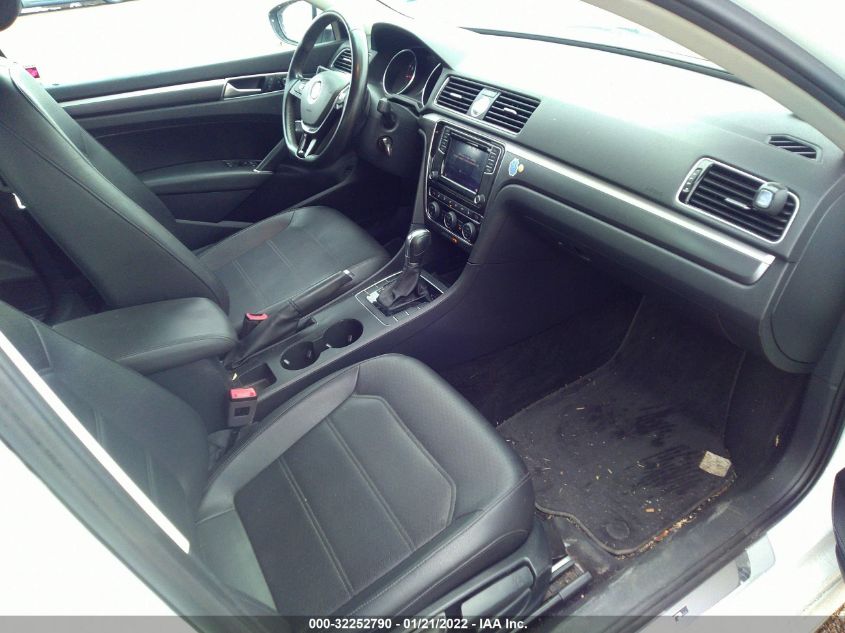 2017 VOLKSWAGEN PASSAT R-LINE W/COMFORT PKG 1VWDT7A34HC049140