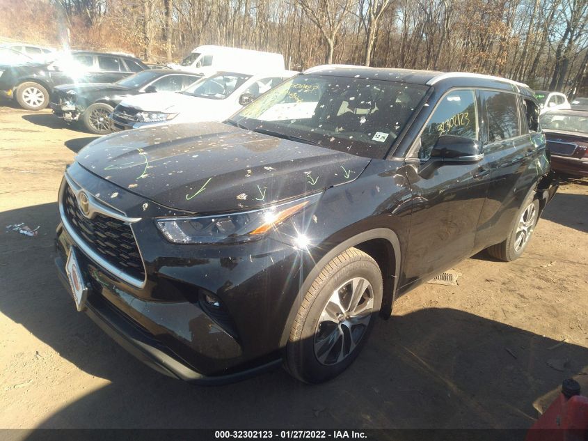 2022 TOYOTA HIGHLANDER XLE 5TDGZRBH2NS563499