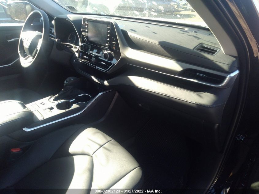2022 TOYOTA HIGHLANDER XLE 5TDGZRBH2NS563499