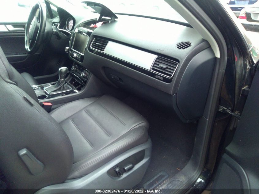 2014 VOLKSWAGEN TOUAREG SPORT W/NAV WVGEF9BP2ED010429