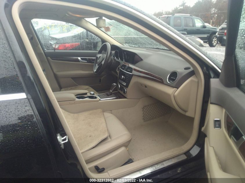 2014 MERCEDES-BENZ C-CLASS C 300 WDDGF8AB8ER310143