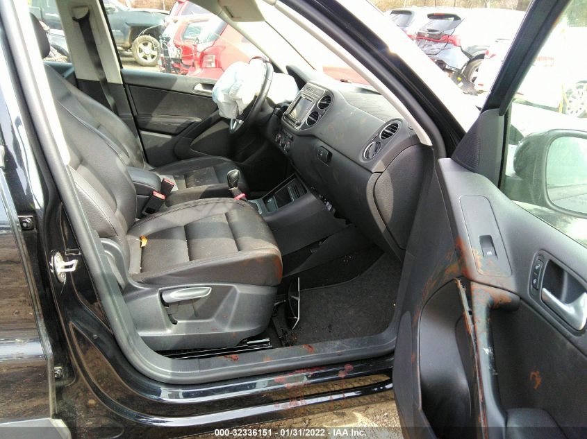 2017 VOLKSWAGEN TIGUAN WVGAV7AX4HK005918