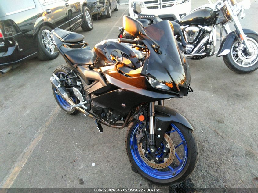 2021 YAMAHA YZFR3 A MH3RH18Y3MK005978