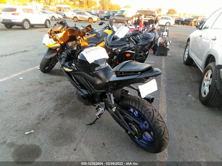 2021 YAMAHA YZFR3 A MH3RH18Y3MK005978