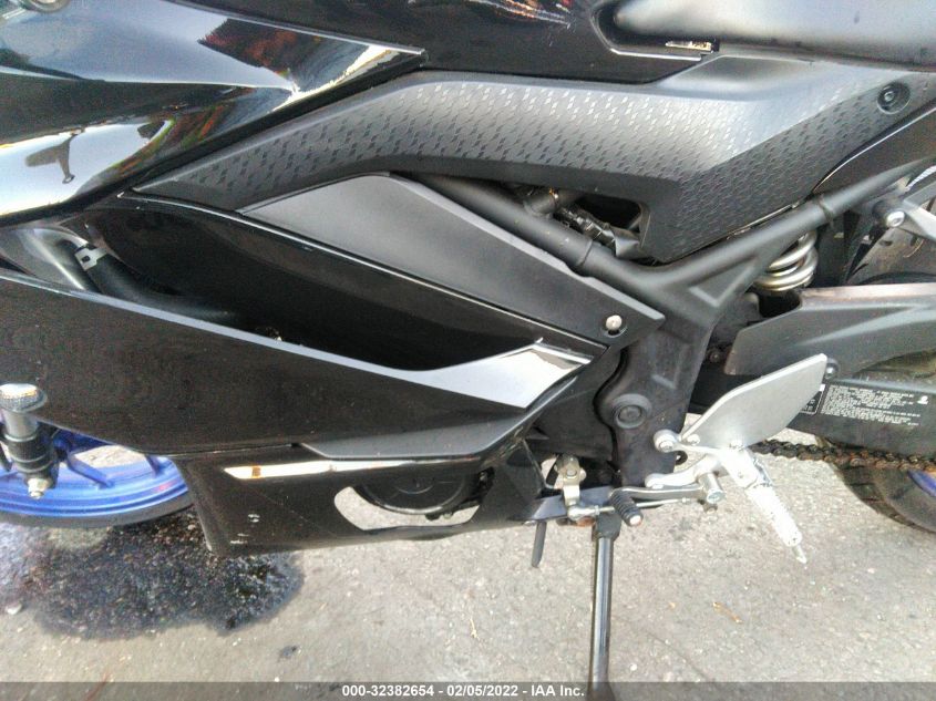 2021 YAMAHA YZFR3 A MH3RH18Y3MK005978