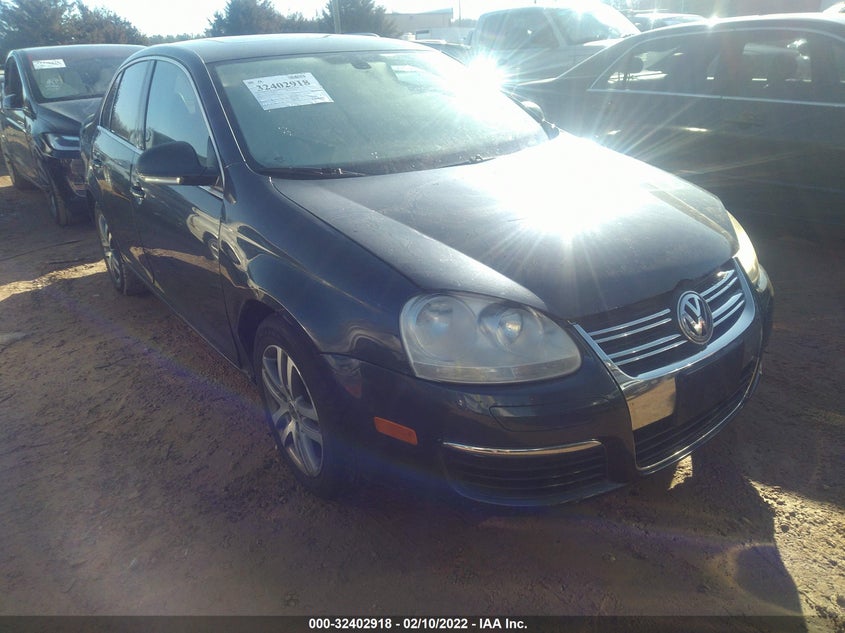 3VWSF71K85M642693 Volkswagen New Jetta Photo 1