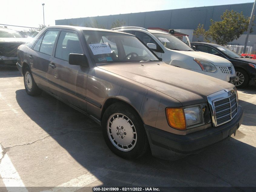 WDBEA26D3KA866408 MERCEDES-BENZ 260 Photo 1
