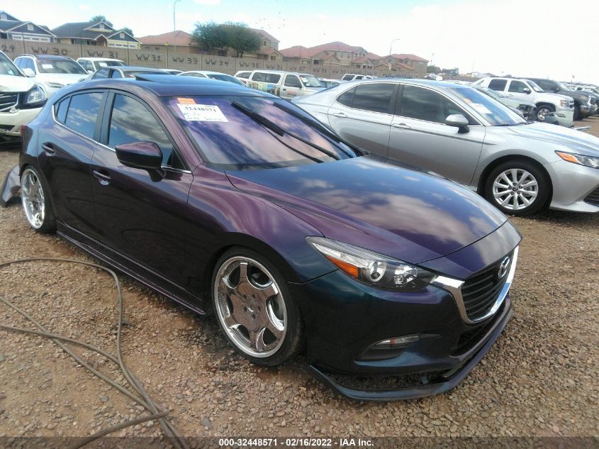 2018 MAZDA MAZDA3 5-DOOR TOURING 3MZBN1L39JM252203