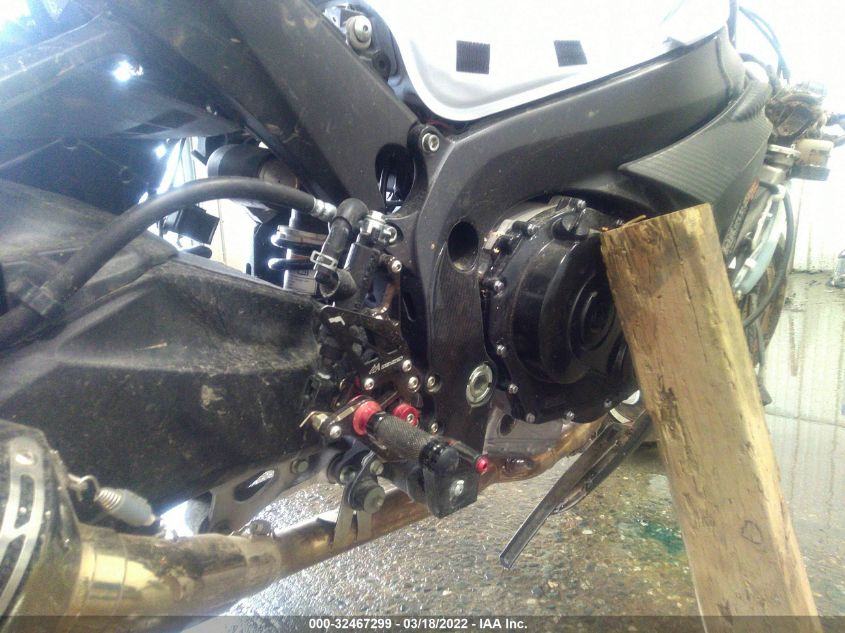 2015 SUZUKI GSX-R600 JS1GN7FA7F2101276