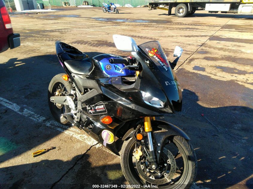 2021 YAMAHA YZFR3 A MH3RH18Y4MK006220