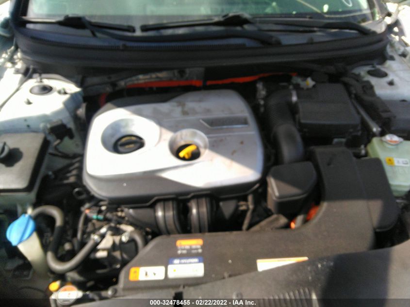 2016 HYUNDAI SONATA HYBRID SE KMHE24L16GA013489