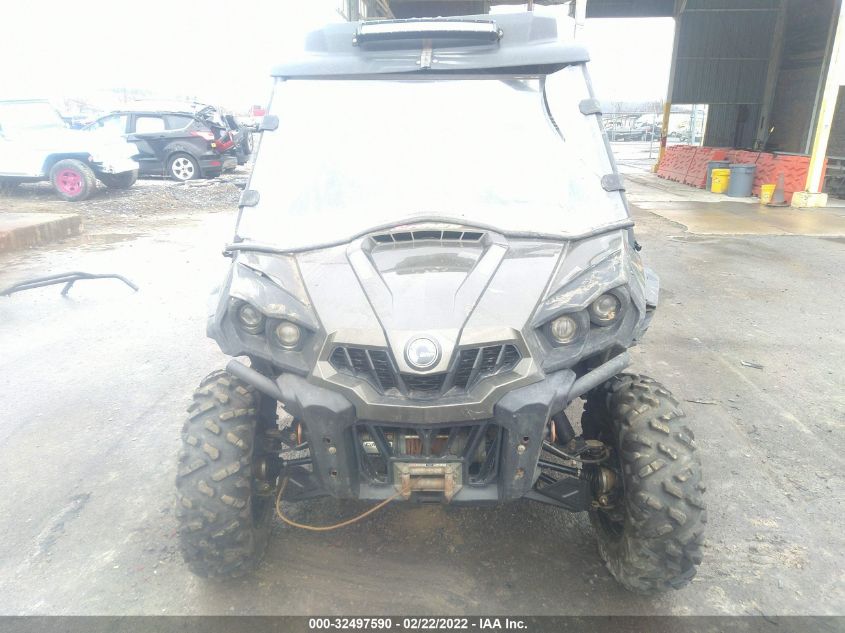 2019 CAN-AM COMMANDER 800R XT 3JBKKAN29KJ000697