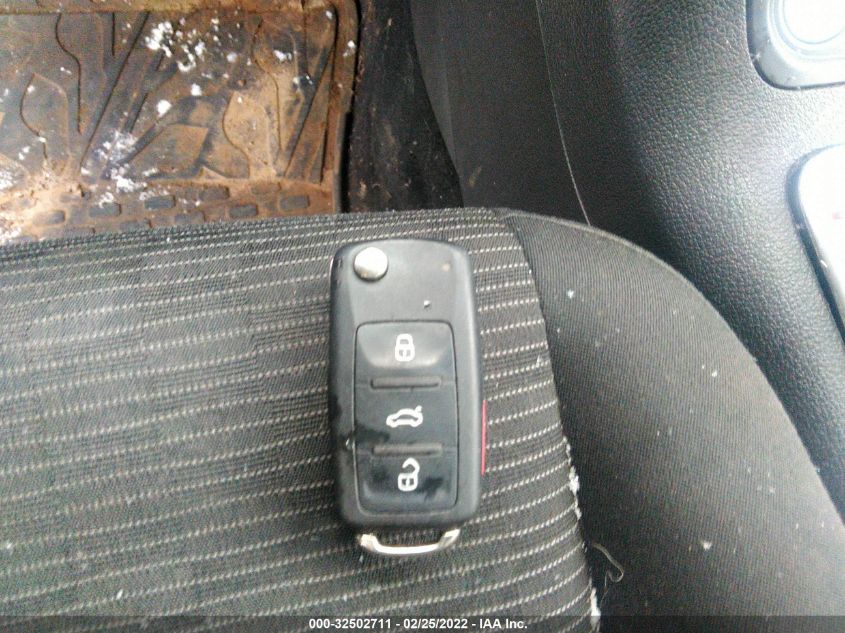 2017 VOLKSWAGEN TIGUAN WVGBV7AX4HK046070