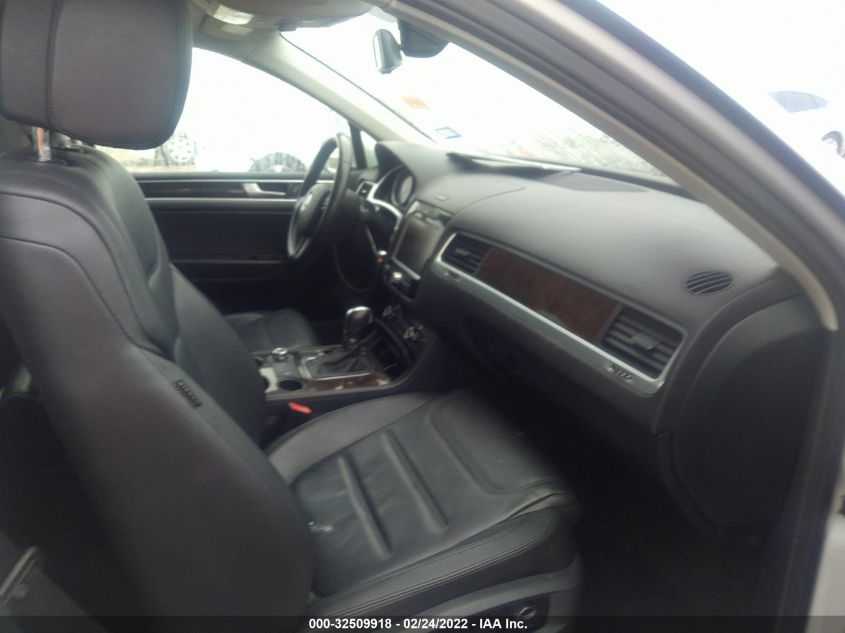 2013 VOLKSWAGEN TOUAREG WVGEG9BP9DD001819