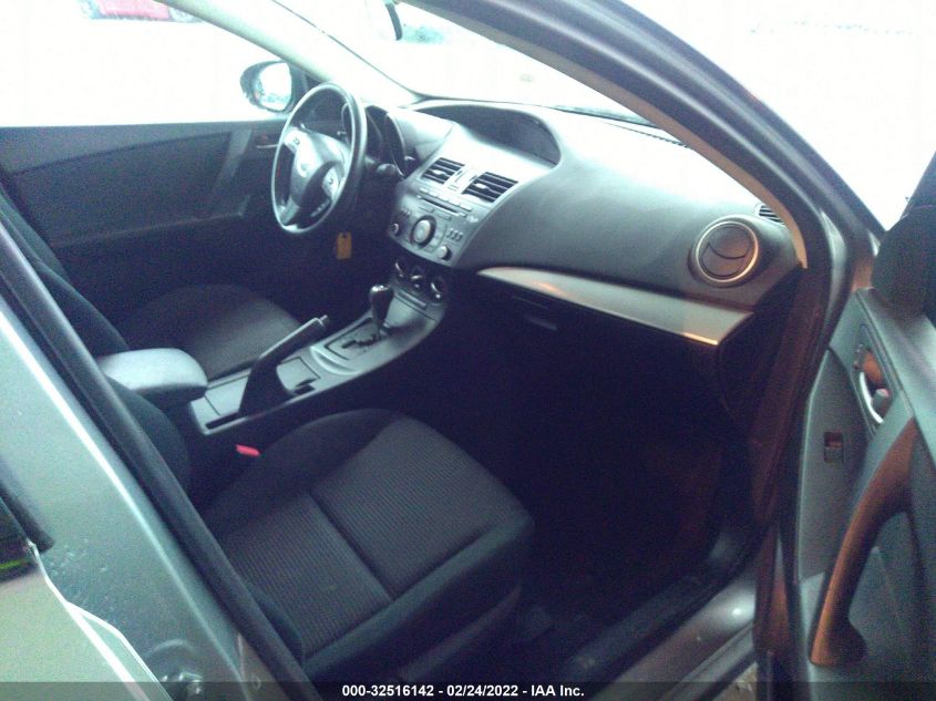2013 MAZDA MAZDA3 I SPORT JM1BL1U82D1713715