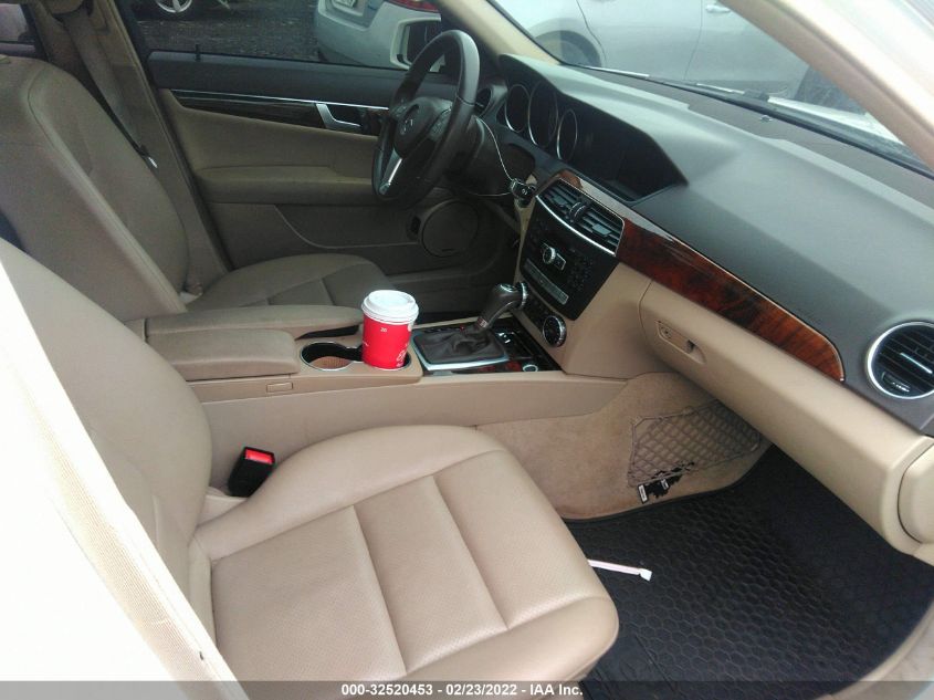 2014 MERCEDES-BENZ C-CLASS C 300 WDDGF8AB0ER319497