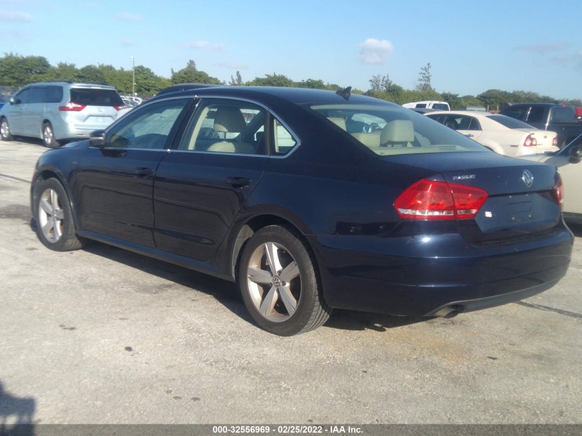 2015 VOLKSWAGEN PASSAT VIN: 1VWAS7A31FC110382