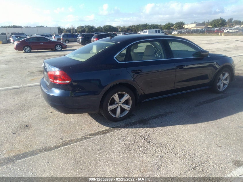 2015 VOLKSWAGEN PASSAT VIN: 1VWAS7A31FC110382