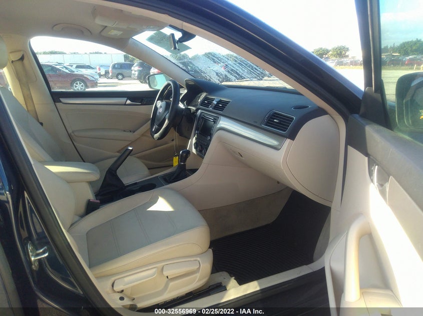 2015 VOLKSWAGEN PASSAT VIN: 1VWAS7A31FC110382