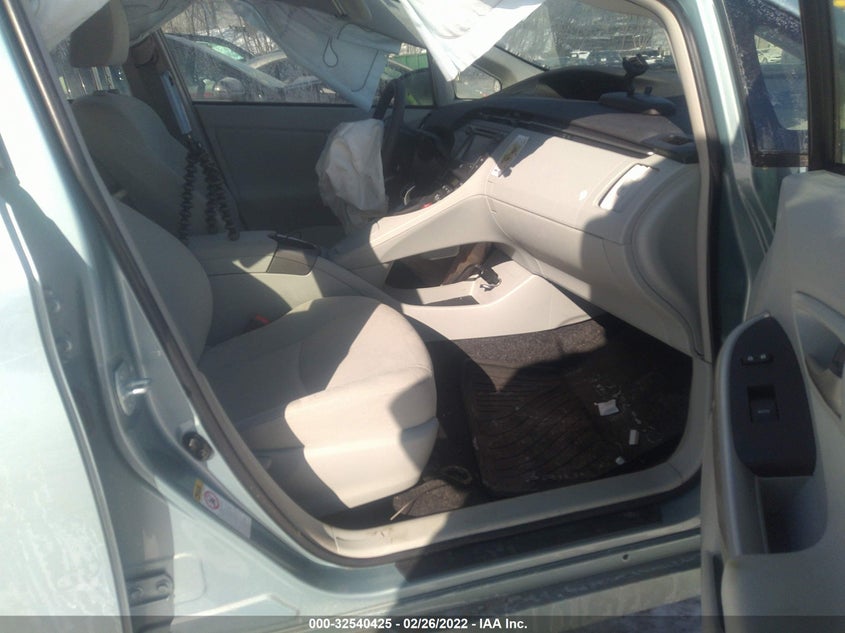 2015 TOYOTA PRIUS VIN: JTDKN3DUXF1880409