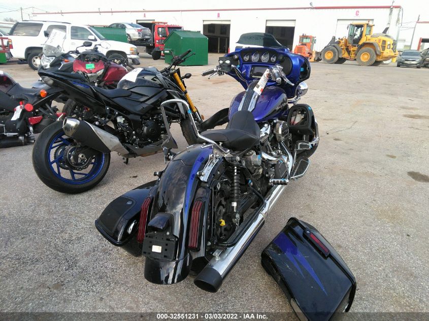 2017 HARLEY-DAVIDSON FLHXSE CVO STREET GLIDE 1HD1PXF35HB956955