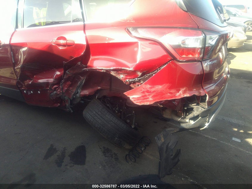 VIN 1FMCU0GD1JUD60118 2018 FORD ESCAPE SE