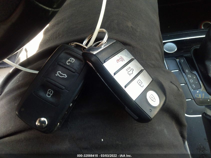 2015 VOLKSWAGEN PASSAT 1.8T LIMITED EDITION 1VWAT7A39FC113804