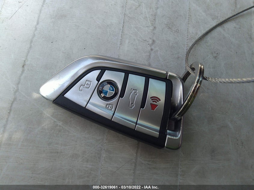 2021 BMW 8 SERIES VIN: WBAGV8C03MCF60092